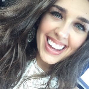 Meet your Posher, Alyssa